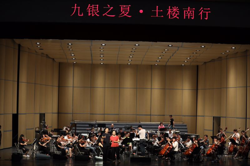 《土樓回響》交響樂(lè)音樂(lè)會(huì)昆明劇院上演 唱響《(圖2)